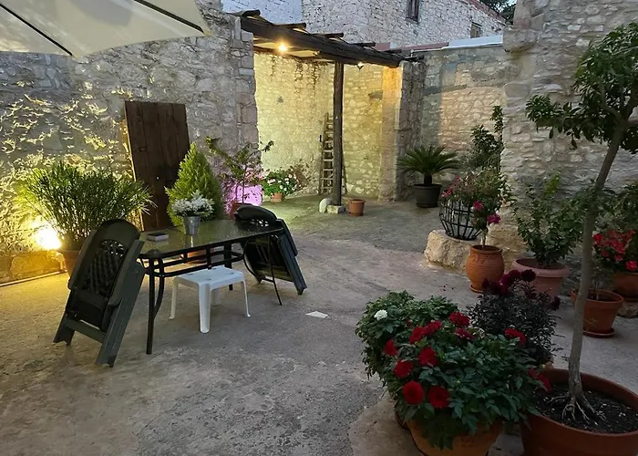 Afames House - Beautiful Traditional House