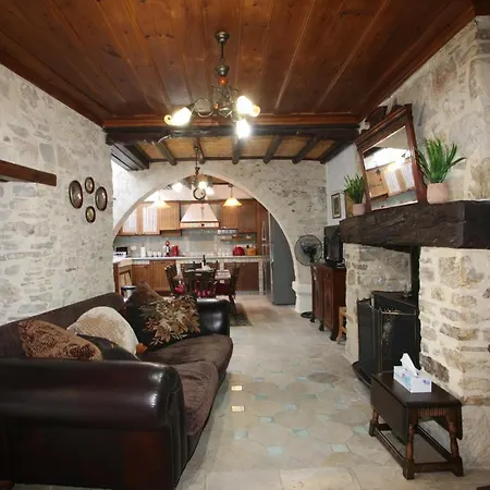 Afames House - Beautiful Traditional House أومودوس