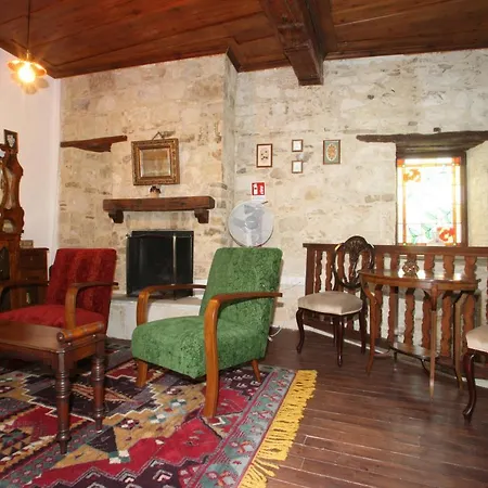 Afames House - Beautiful Traditional House بيت للعطل أومودوس