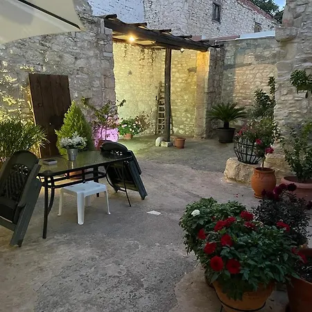 Afames House - Beautiful Traditional House